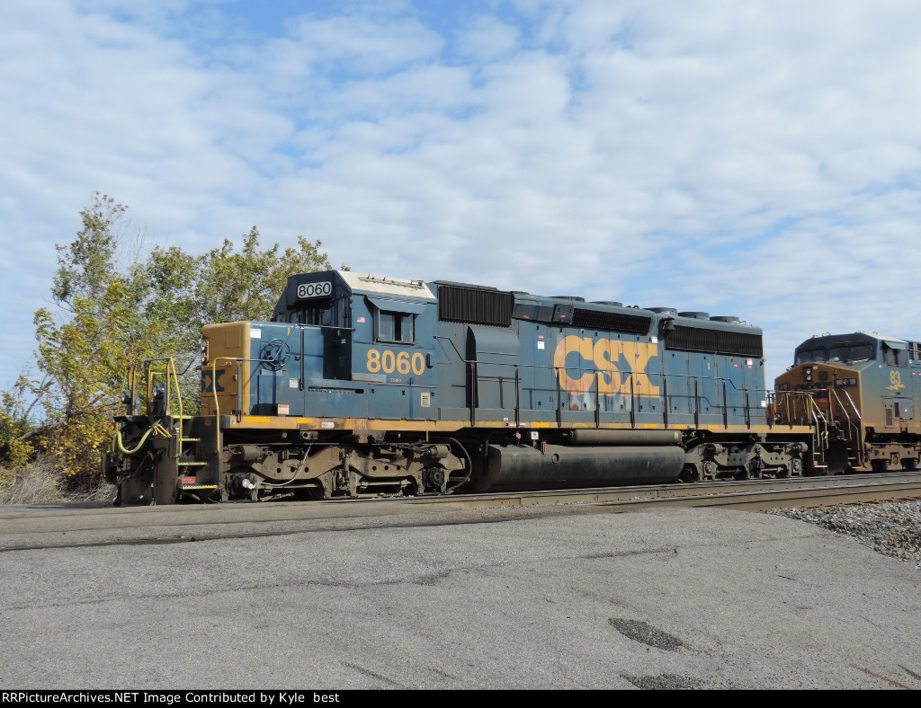 CSX 8060 on M363